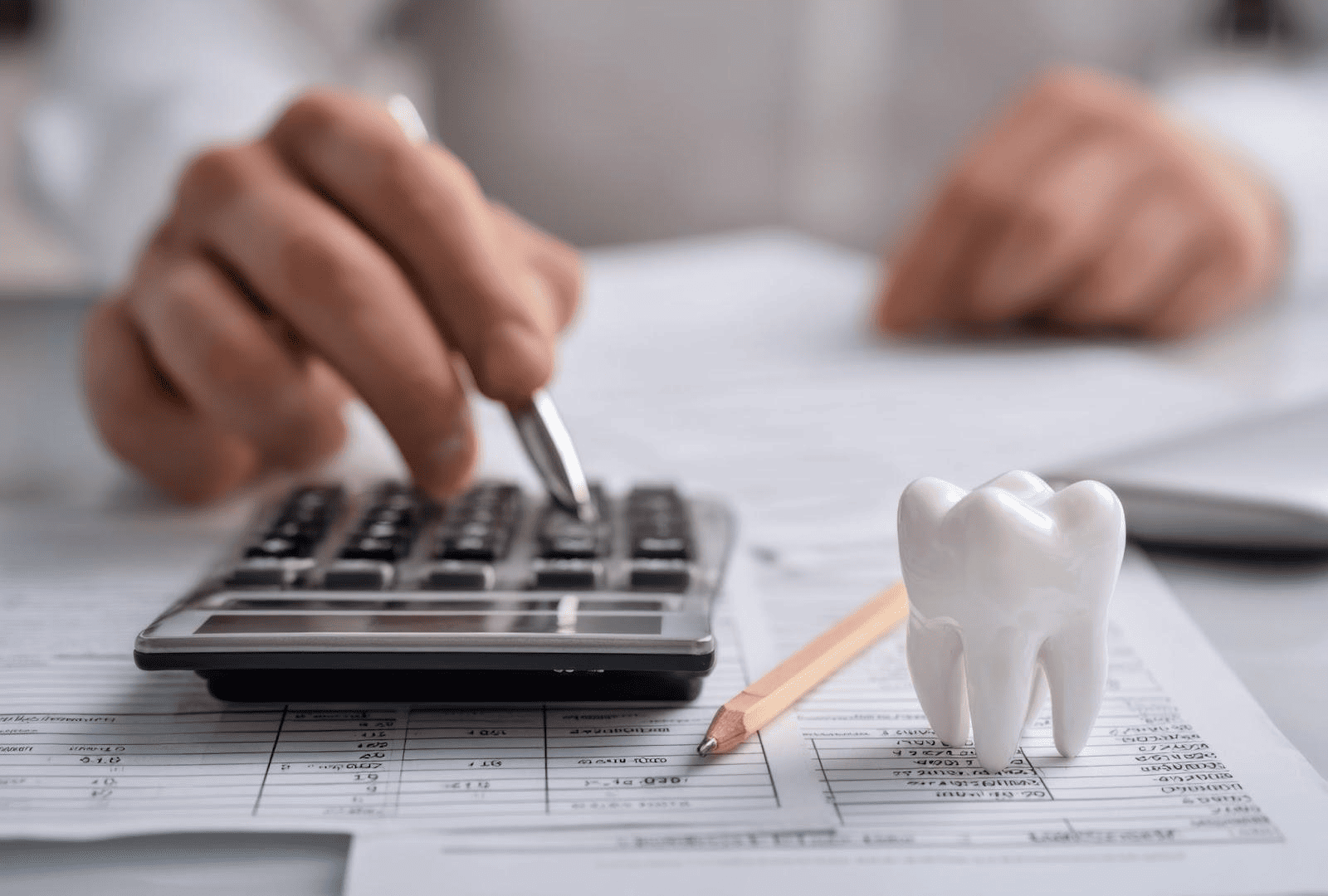 インプラント2本のブリッジと他の治療法との費用の比較